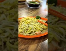 Descubre el auténtico sabor de la comida singapurense con nuestro delicioso Hokkien mee