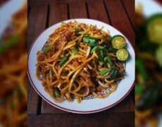 Descubre el auténtico sabor de la Mee Goreng, el plato estrella de la comida singapurense