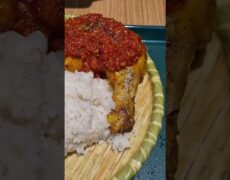 Descubre la auténtica receta de Nasi Lemak, el delicioso plato insignia de la gastronomía singapurense