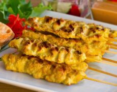 Descubre los sabores exóticos del auténtico satay: la deliciosa comida singapurense